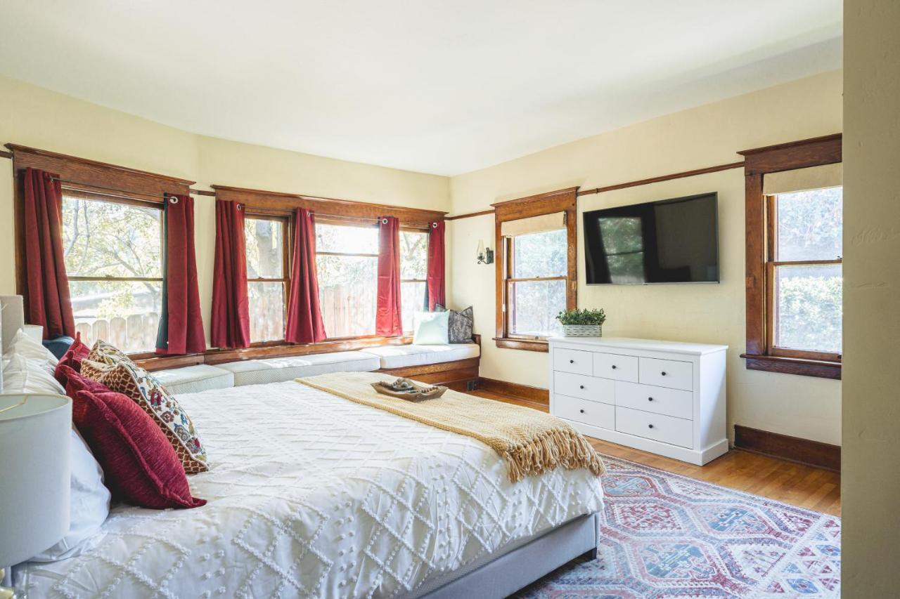 1907 Stone House - King Bed, Office, Crib, Toys Сasa de vacaciones