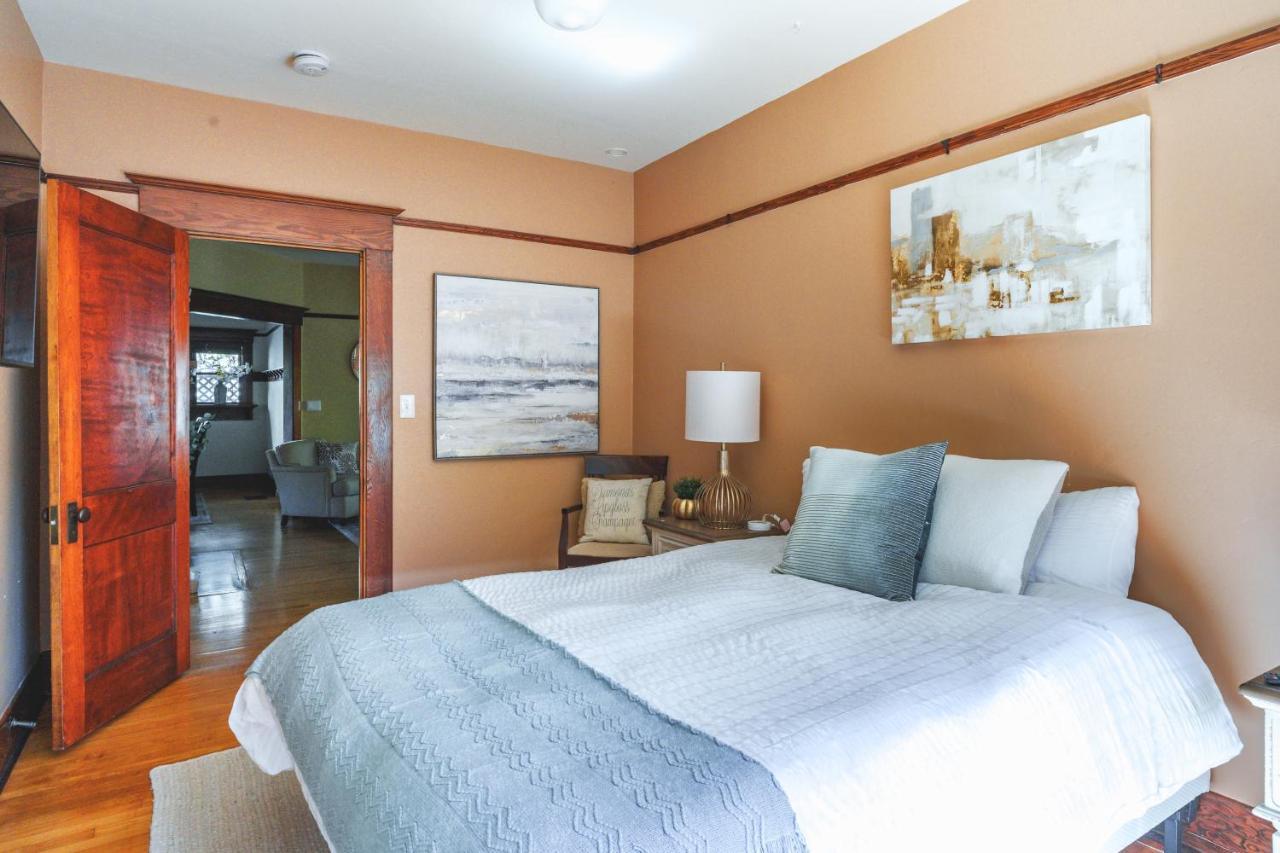 1907 Stone House - King Bed, Office, Crib, Toys Сasa de vacaciones San Diego