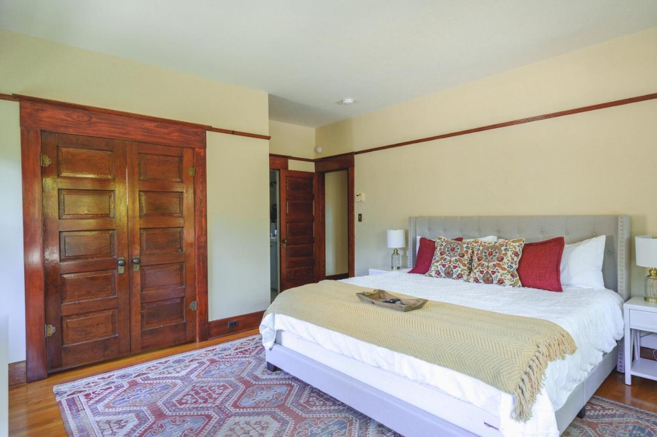 1907 Stone House - King Bed, Office, Crib, Toys Сasa de vacaciones San Diego