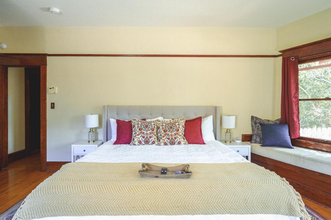 1907 Stone House - King Bed, Office, Crib, Toys Сasa de vacaciones *